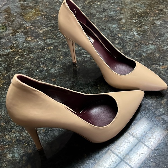 BCBGeneration Stilettos - Tan - Size 9 - Picture 1 of 6